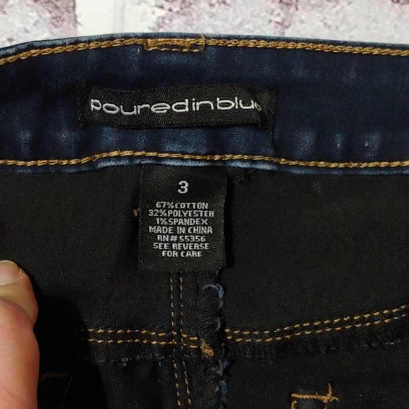 Pouredinblue jeans - Picture 3 of 3